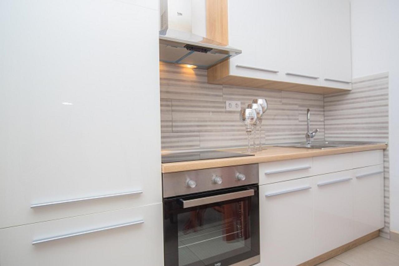 Apartmani Vesna Milisa Примоштен Екстер'єр фото