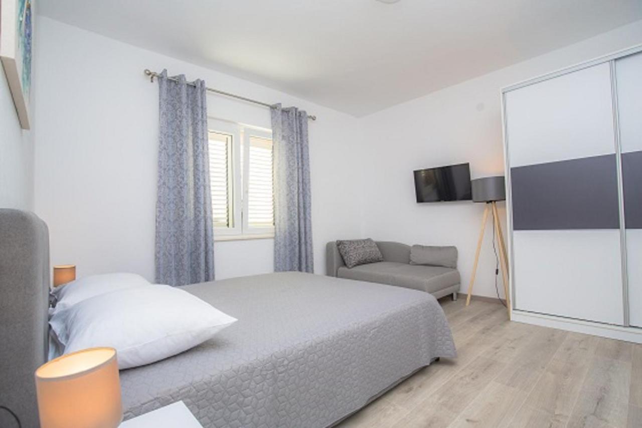 Apartmani Vesna Milisa Примоштен Екстер'єр фото