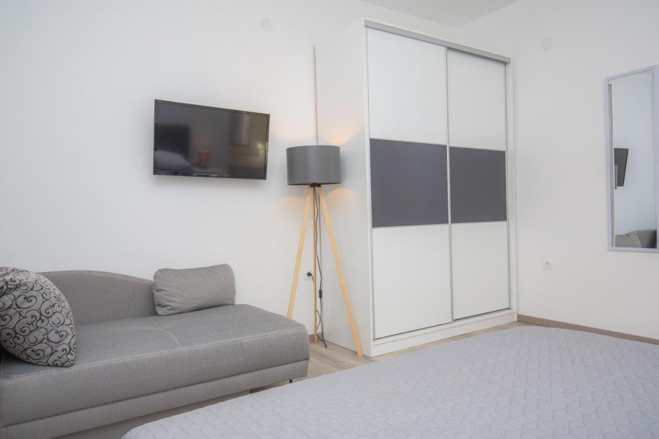 Apartmani Vesna Milisa Примоштен Екстер'єр фото