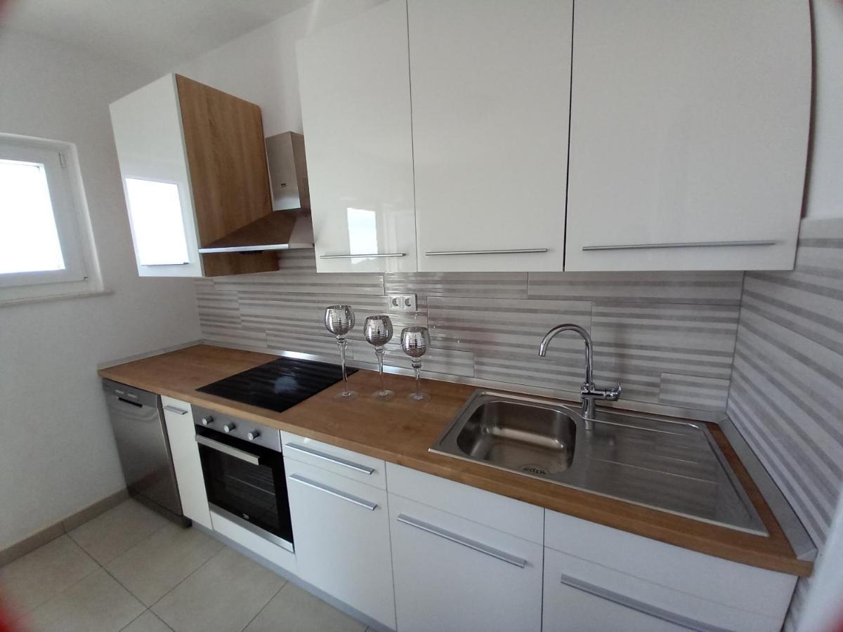 Apartmani Vesna Milisa Примоштен Екстер'єр фото