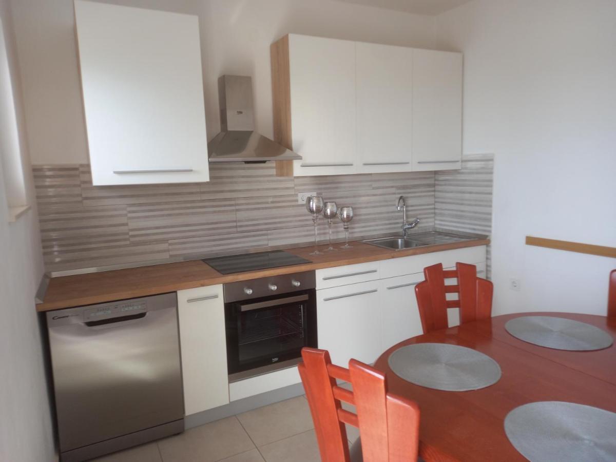 Apartmani Vesna Milisa Примоштен Екстер'єр фото
