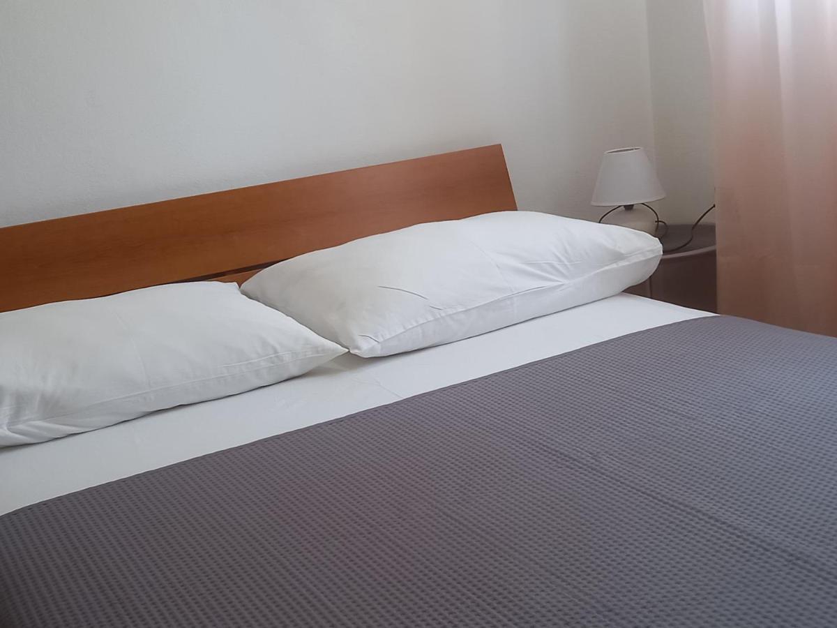 Apartmani Vesna Milisa Примоштен Екстер'єр фото